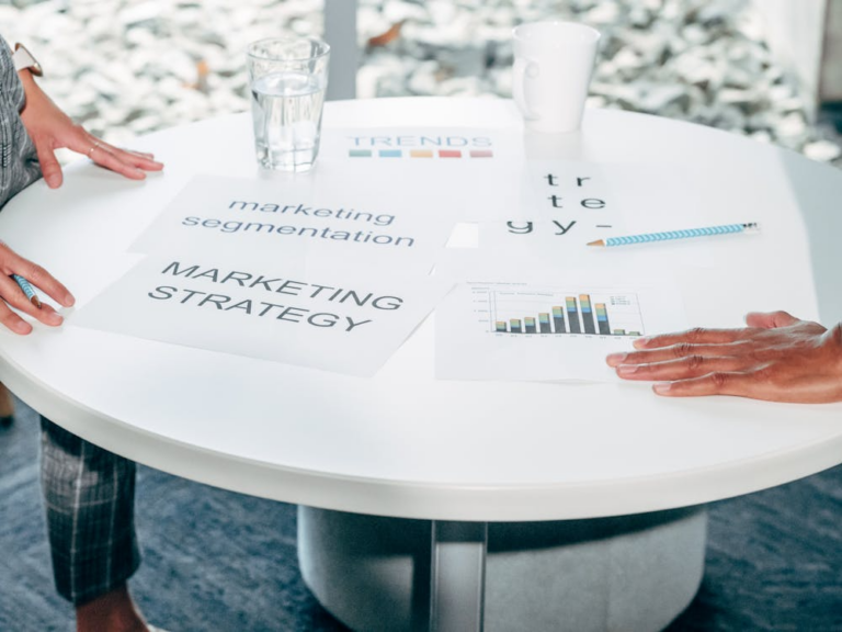 AI marketing bureau: wanneer uitbesteden waarde toevoegt